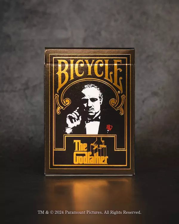 ゴッドファーザー』コラボトランプ＆Tシャツが発売決定 ─ マジック