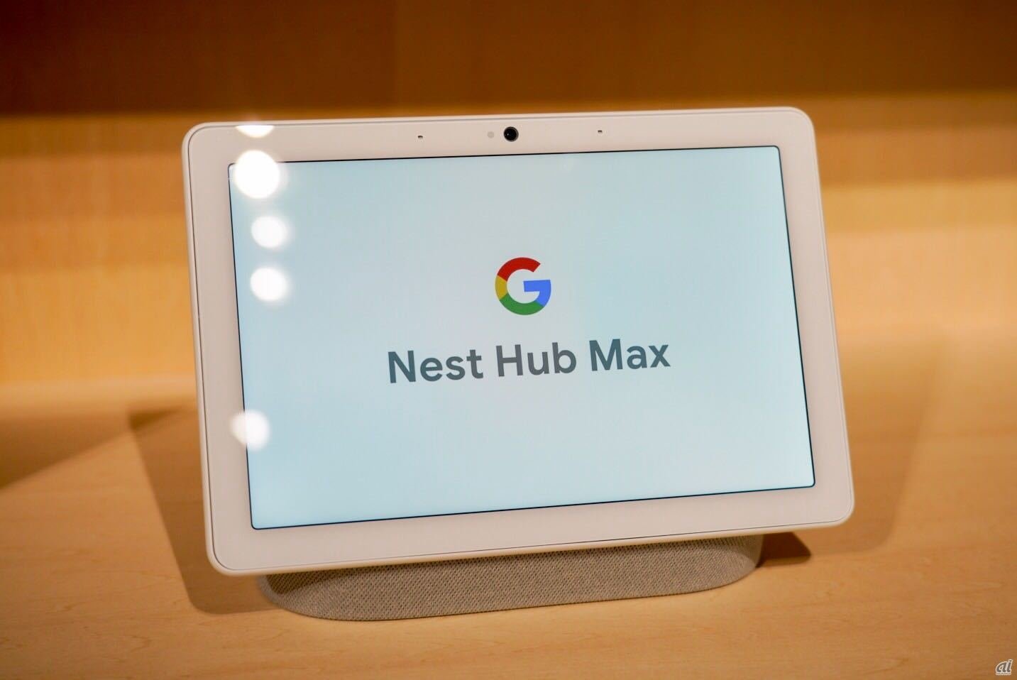 グーグル、国内でも新イヤホン「Pixel Buds」やWi-Fiルーター「Nest