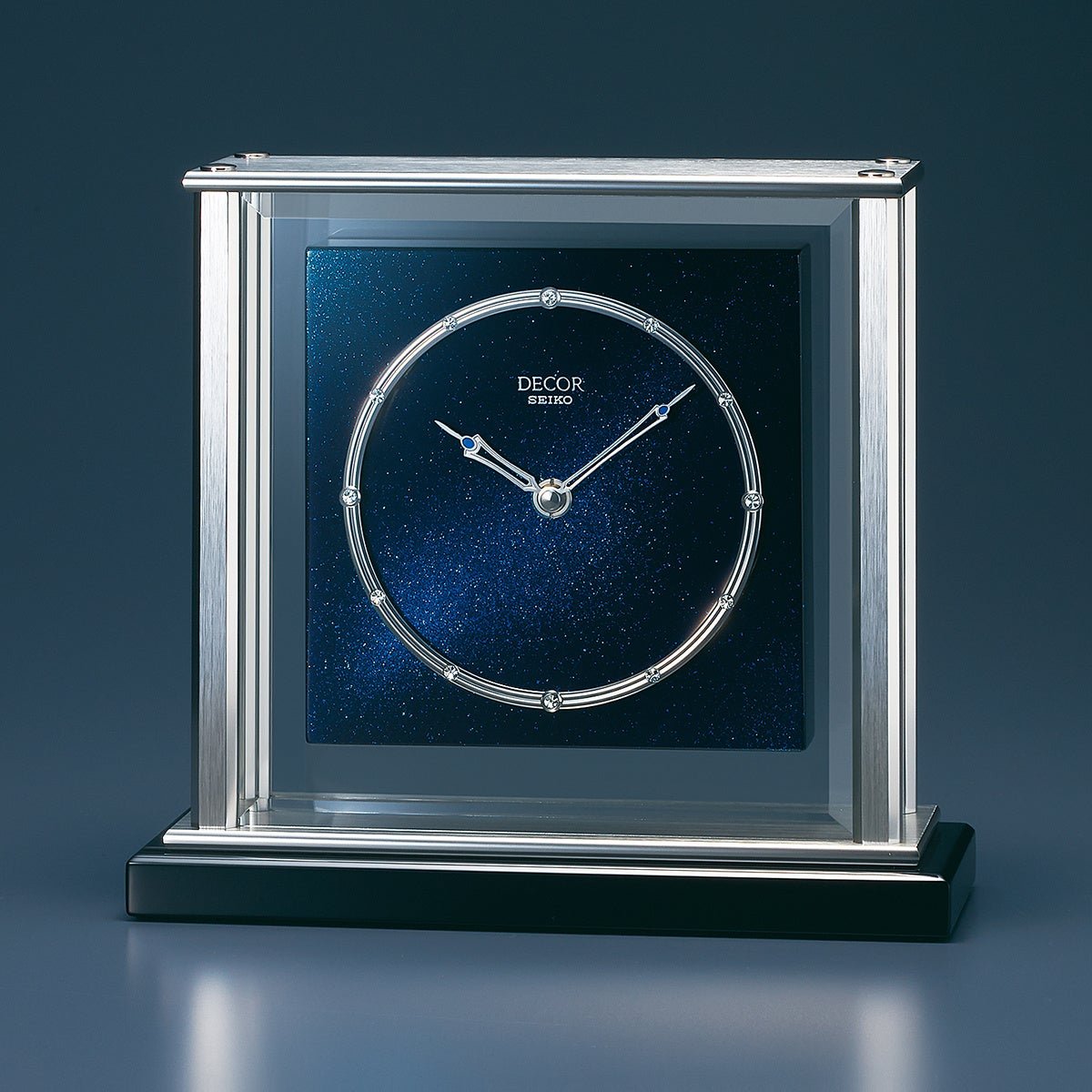 星の煌めく夜空の美しさを新技法で表現した高級置時計を発売6月10日