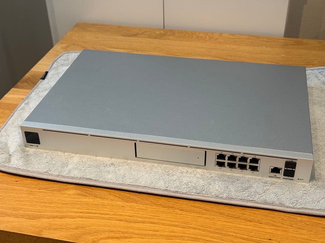 ルーター・ネットワーク機器 Ubiquiti Dream Machine Special Edition Ubiquiti Dream Machine Special Edition UDM-SE - UDM-SE