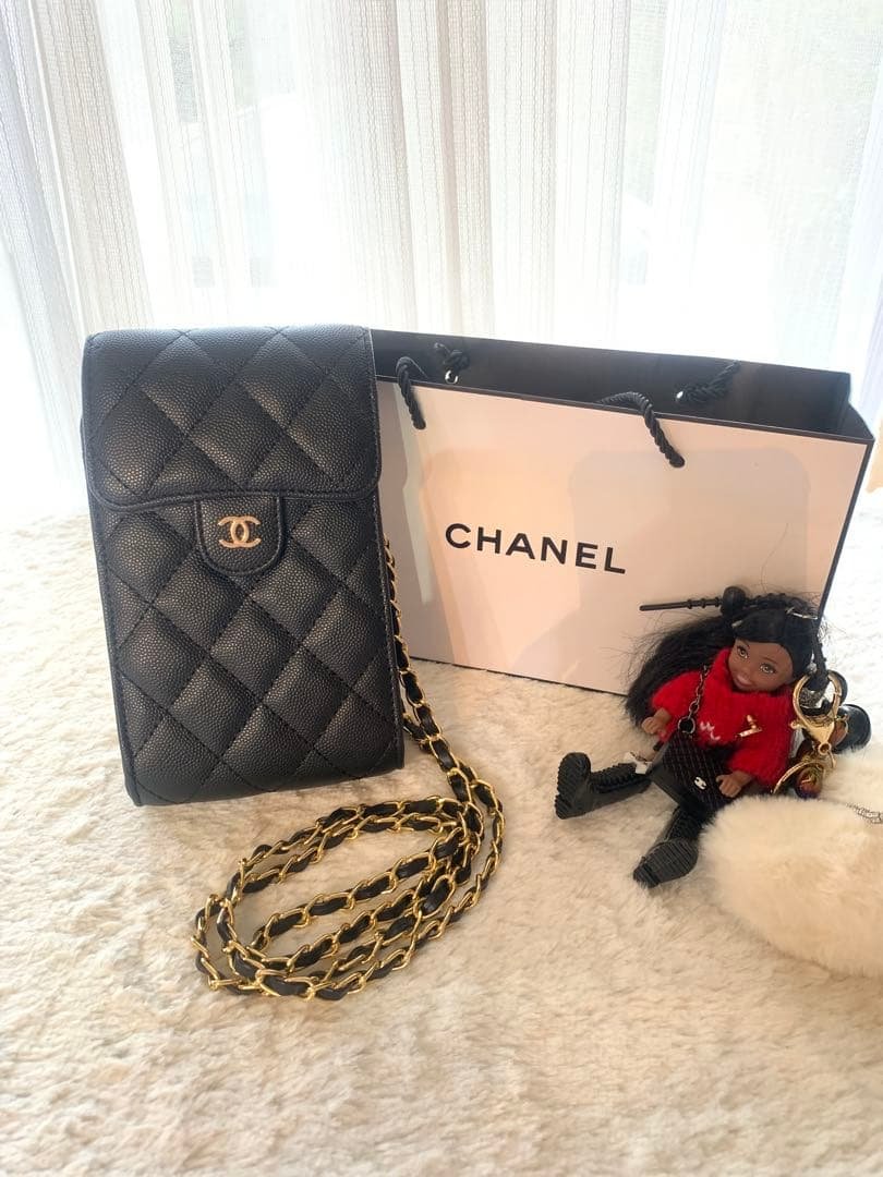 CHANEL ノベルティ スマホショルダー チェーン ブラック シャネル ノベルティ チェーンスマホショルダー - メルカリ