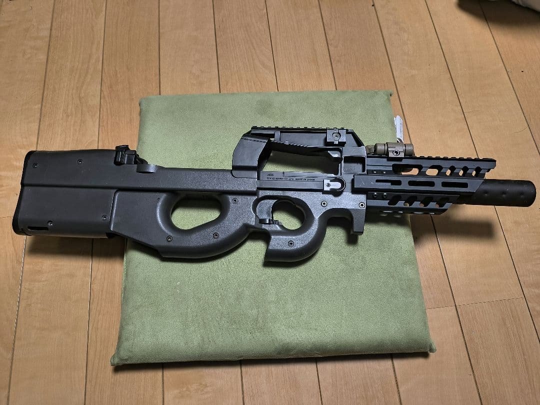 マルイP90、KSCストラックエアガンセット TOKYO MARUI（東京マルイ） エアガン 18歳以上用電動ガン P-90プラス