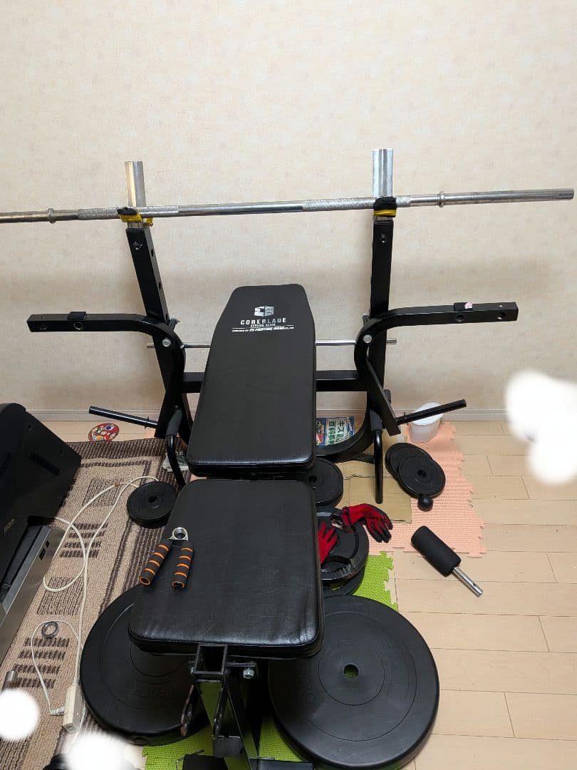 トレーニングベンチ ブラック。バーと重り中古 トレーニングベンチ ブラック/レッド