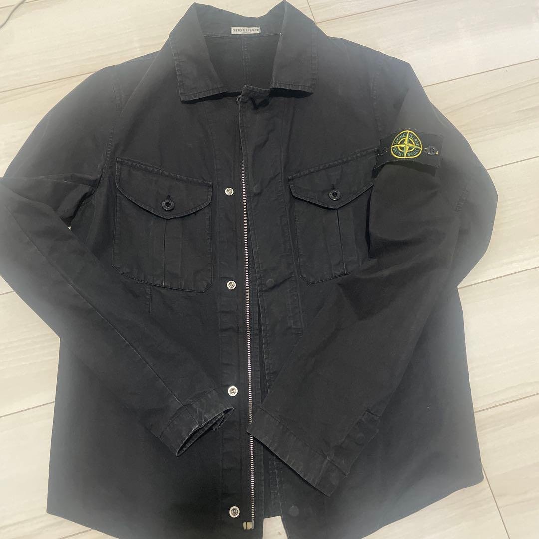 STONE  ブラックジャケット M STONE ISLAND (ストーンアイランド) バックル付きフード ロゴパッチ