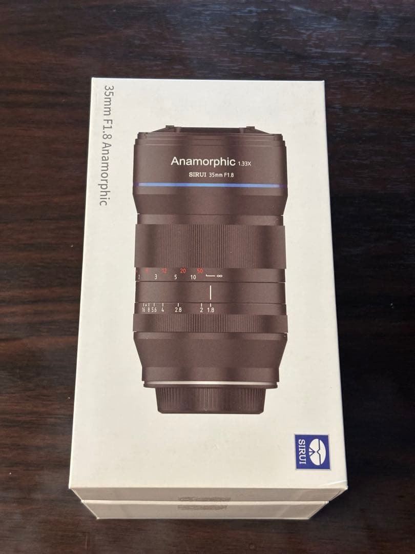 SIRUI 35mm F1.8 Anamorphic レンズ Amazon.co.jp: SIRUI 35mm F1.8 1.33X アナモルフィックレンズ APS-C
